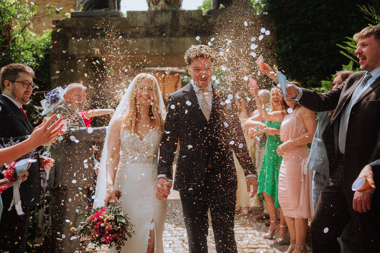 BECKY CHARLIE USK CASTLE WEDDING PHOTOGRAPHY 016 BECKY CHARLIE USK CASTLE WEDDING PHOTOGRAPHY 016